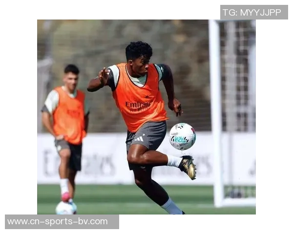 恩德里克本赛季仍未出场国际比赛间歇携妻子畅游摩洛哥度假 恩德里克本赛季仍未出场国际比赛间歇携妻子畅游摩洛哥度假