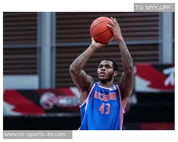 亨特半场14分钟因伤退场6投3中罚球6中5贡献14分2助希望恢复顺利