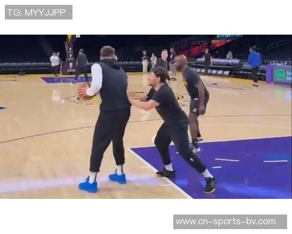 东契奇训练后带队友团建体验保时捷专业赛道试驾乐趣