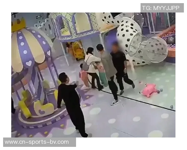 家长冲入赛场推倒小球员引发激烈冲突多方家长互殴事件曝光 家长冲入赛场推倒小球员引发激烈冲突多方家长互殴事件曝光