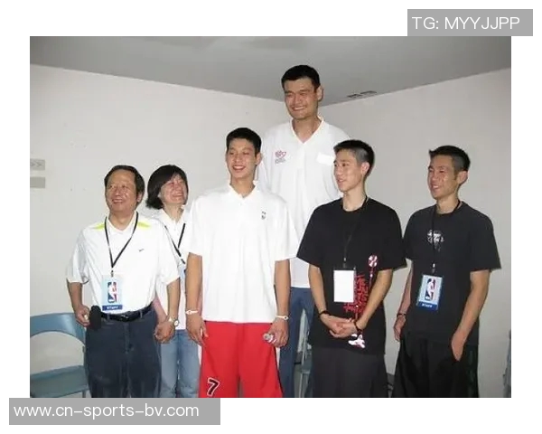 书豪香港企业峰会之旅与蔡老板姚明相聚并畅游迪士尼乐园 书豪香港企业峰会之旅与蔡老板姚明相聚并畅游迪士尼乐园